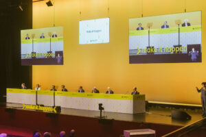 Für einen reibungslosen Ablauf musste die Online-Teilnahme mit jener vor Ort technisch aufeinander abgestimmt werden.