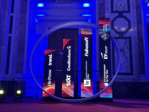 Mit letztem Jahr wurde das Bühnensetting um eine LED-Installation in Form des Awards erweitert