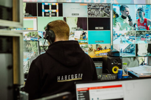 Live-Übertragung diverser Kamerabilder dank 20 Screens und eigenem Regie-Team