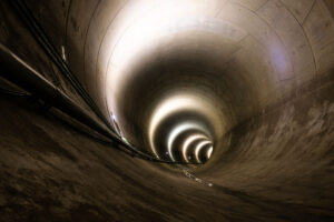 Um alle Lampen mit Strom versorgen zu können, kamen auf einer Tunnellänge von 1,2 km ca. 3 km Kabel zum Einsatz