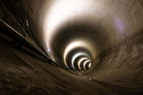 Um alle Lampen mit Strom versorgen zu können, kamen auf einer Tunnellänge von 1,2 km ca. 3 km Kabel zum Einsatz