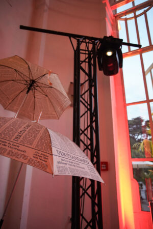 Für den STANDARD-Sommercocktail kamen unter anderem 40 Akku- und 20 LED-Scheinwerfer zum Einsatz