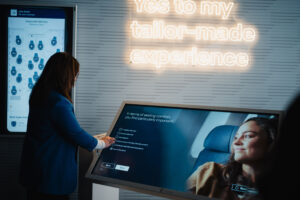 Mit interaktiven Erlebniszonen mit Touchscreens konnten die Gäste in die Welt von Lufthansa Allegris förmlich eintauchen