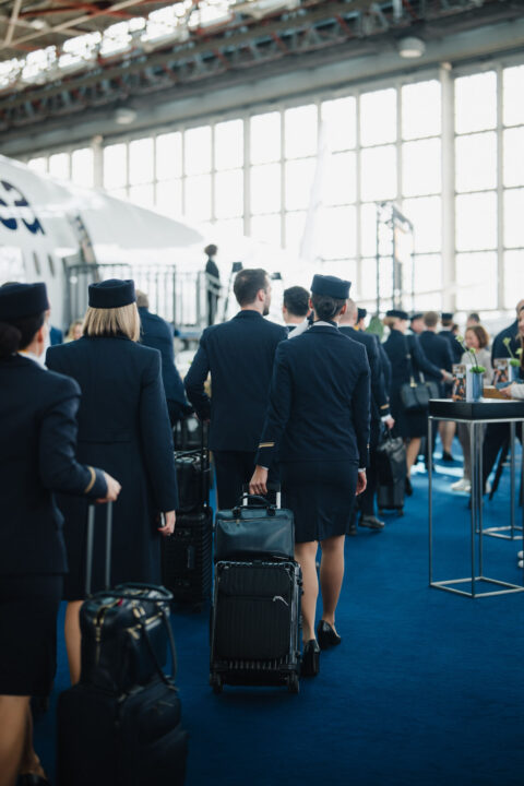 Mittels einer eigenen Plattform brachten wir die gesamte Veranstaltung auf rund 3,5 m Höhe auf Augenhöhe mit dem neuen Flugzeug