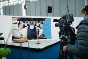 Eine 28 m lange LED-Wall bot genug Platz für visuellen Content rund um Lufthansa Allegris