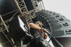 An den drei Tagen Donauinselfest kamen insgesamt 80 Techniker, 250 m2 LED-Flächen, 200 Scheinwerfer, 150 Lautsprecher und 15 Sattelzüge zum Einsatz, die das Material anlieferten