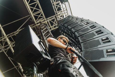 An den drei Tagen Donauinselfest kamen insgesamt 80 Techniker, 250 m2 LED-Flächen, 200 Scheinwerfer, 150 Lautsprecher und 15 Sattelzüge zum Einsatz, die das Material anlieferten