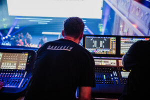 Um Diskussionen und Keynotes für alle gut verständlich zu machen, setzten wir auf ein ausgeklügeltes Beschallungskonzept im Festsaal